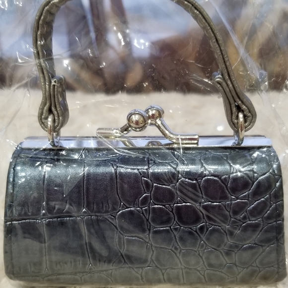 * MOST ADORABLE LIPSTICK HOLDER/CHANGE PURSE* - Picture 6 of 9